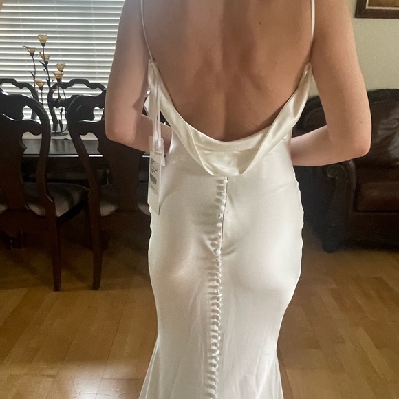 Ribelia Pronovias Bridal Gown - Picture 5 of 7